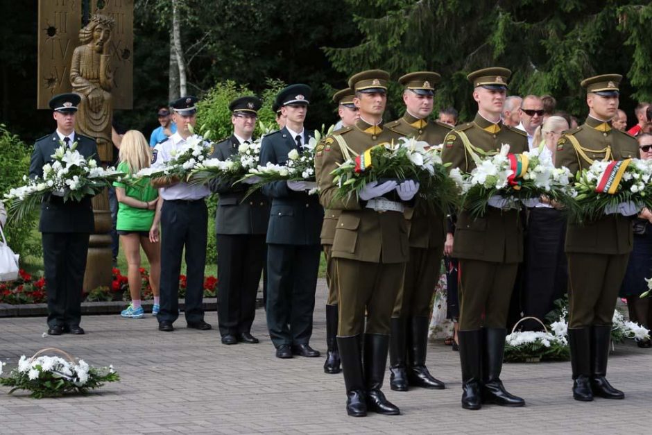 Prezidentė: Medininkų žudynių auka įpareigoja būti budriems 