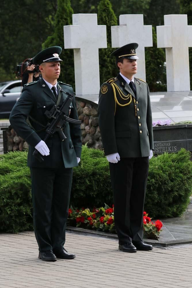 Prezidentė: Medininkų žudynių auka įpareigoja būti budriems 