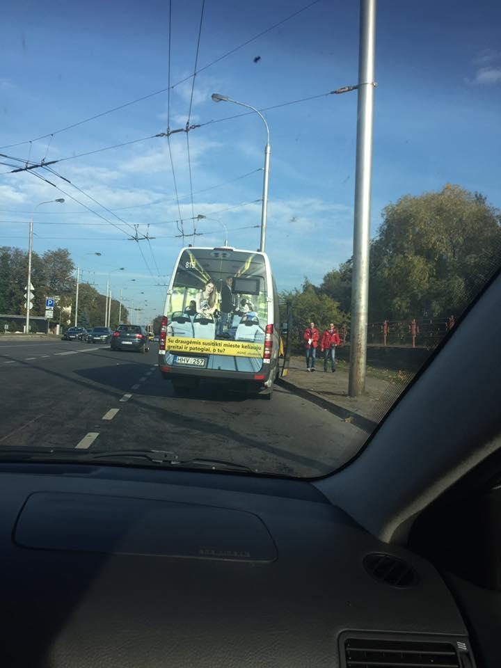 Prie klinikų susidūrė „Audi“, „Toyota“ ir maršrutinis autobusas