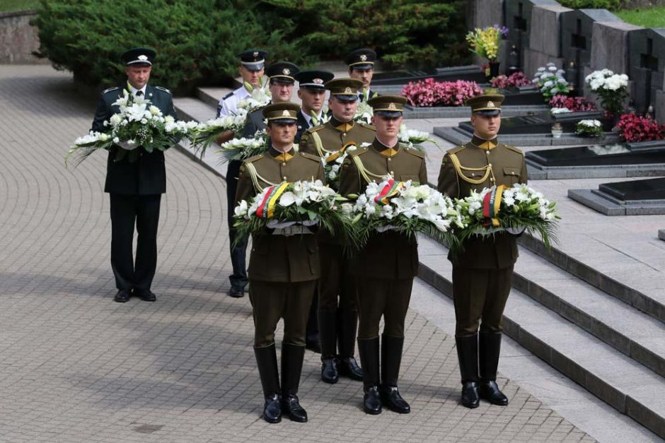 Prezidentė: Medininkų žudynių auka įpareigoja būti budriems 