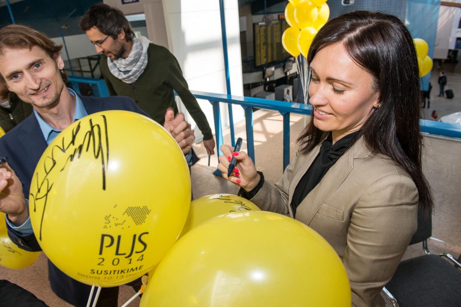 Vilniaus oro uoste žinomi žmonės kvietė lietuvius susitikti