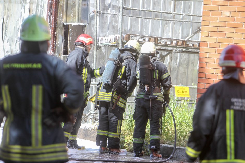 Kaune užsidegė komercinės patalpos: evakuoti darbuotojai