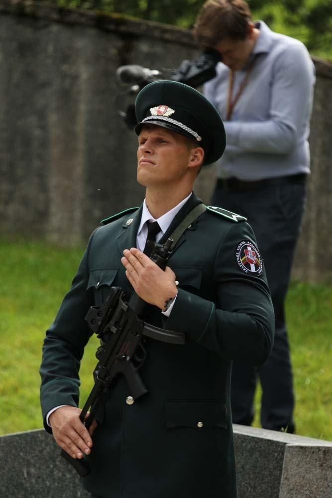 Prezidentė: Medininkų žudynių auka įpareigoja būti budriems 