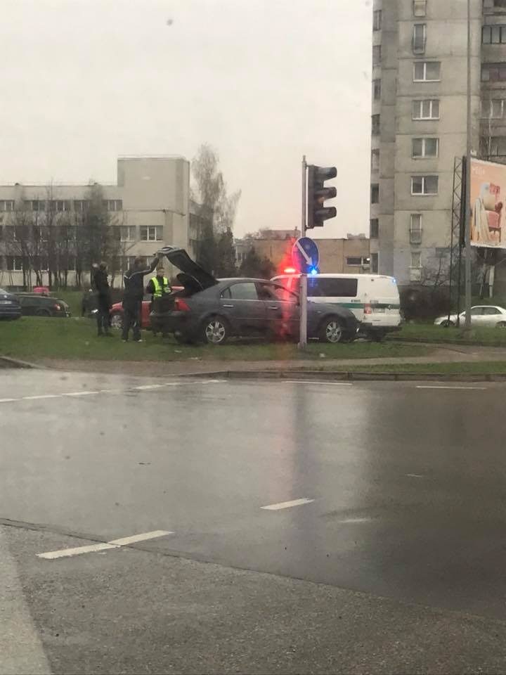 Kaune – lengvųjų automobilių, troleibuso ir sunkvežimio avarijos