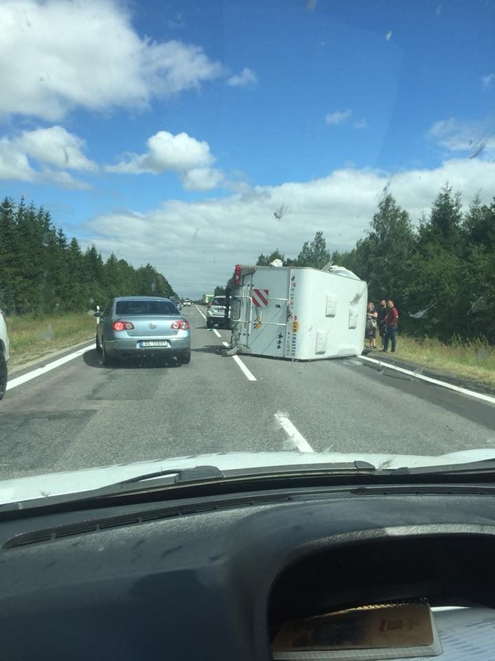 Dėl avarijos draudžiamas eismas kelio Šiauliai-Palanga atkarpoje