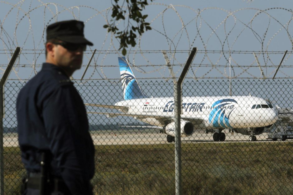 Kipro ministerija: „EgyptAir“ lėktuvo pagrobėjas – psichiškai nestabilus