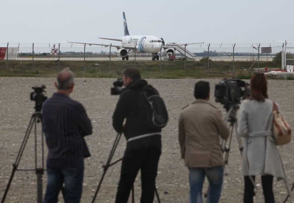 Kipro ministerija: „EgyptAir“ lėktuvo pagrobėjas – psichiškai nestabilus