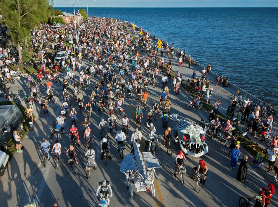 Floridoje vyko tradicinis zombių paradas