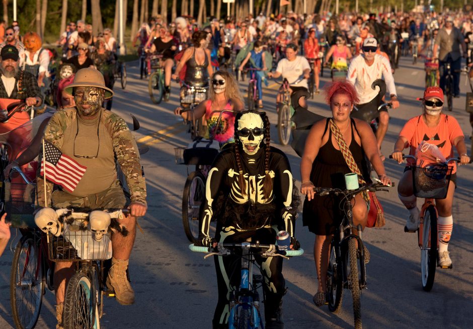 Floridoje vyko tradicinis zombių paradas