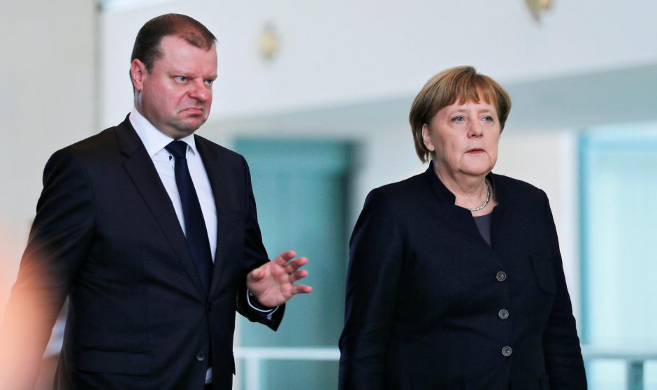 A. Merkel: išgalvota žinia apie karius rodo, kad reikia būti budriems