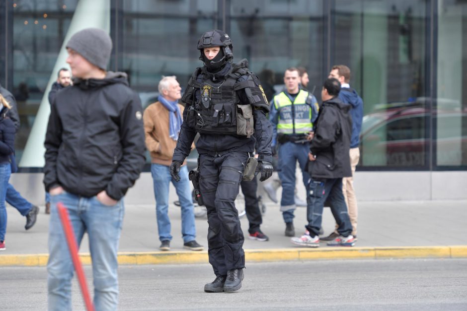 Teroras Stokholme: sunkvežimis rėžėsi į minią, yra aukų