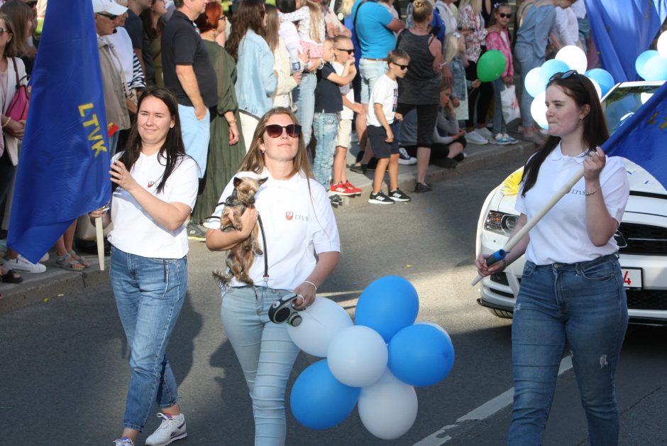 Jūros šventės eisena nuvilnijo Klaipėdos gatvėmis