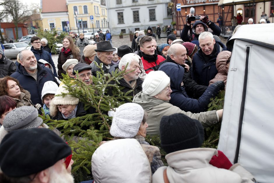 Kalėdas nešė į namus