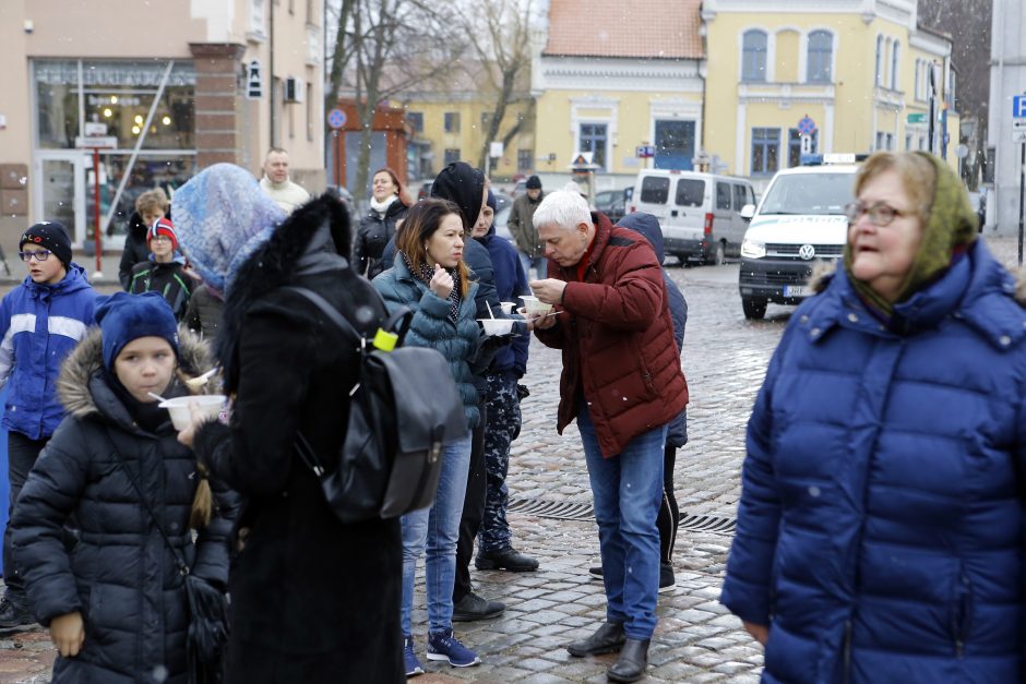 Žvejų ir jūrininkų vaišių neliko per valandą