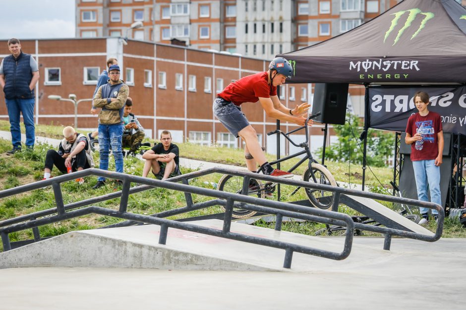 Uostamiestyje – kvapą gniaužiantys riedlentininkų ir dviratininkų triukai