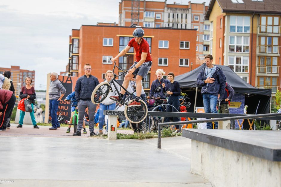 Uostamiestyje – kvapą gniaužiantys riedlentininkų ir dviratininkų triukai