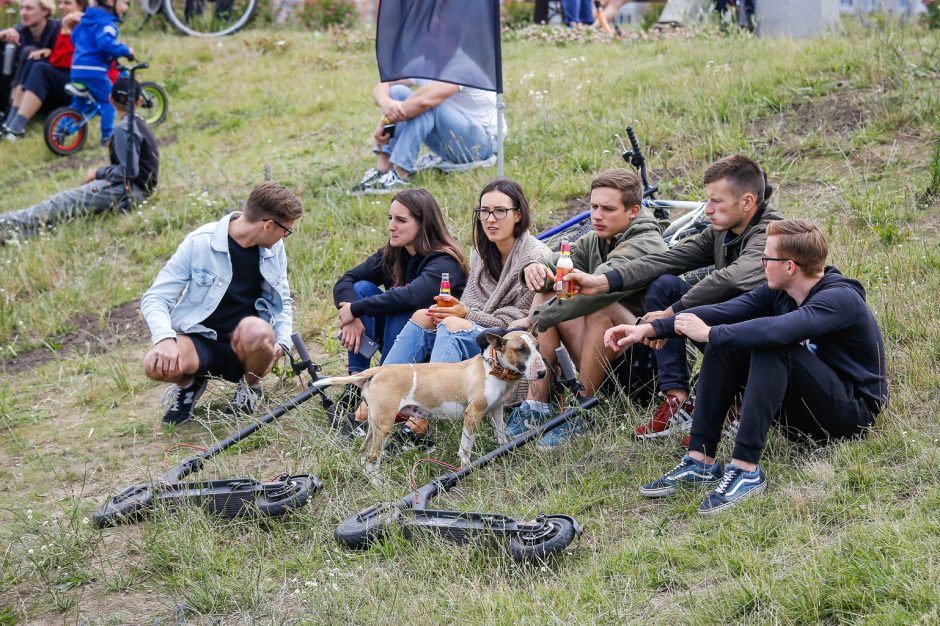 Uostamiestyje – kvapą gniaužiantys riedlentininkų ir dviratininkų triukai