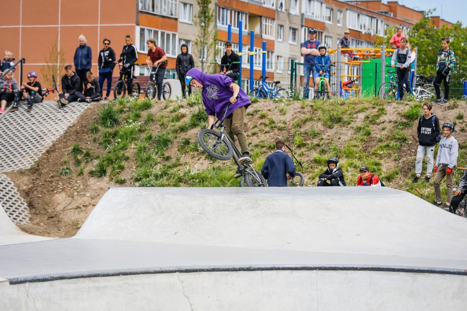 Uostamiestyje – kvapą gniaužiantys riedlentininkų ir dviratininkų triukai