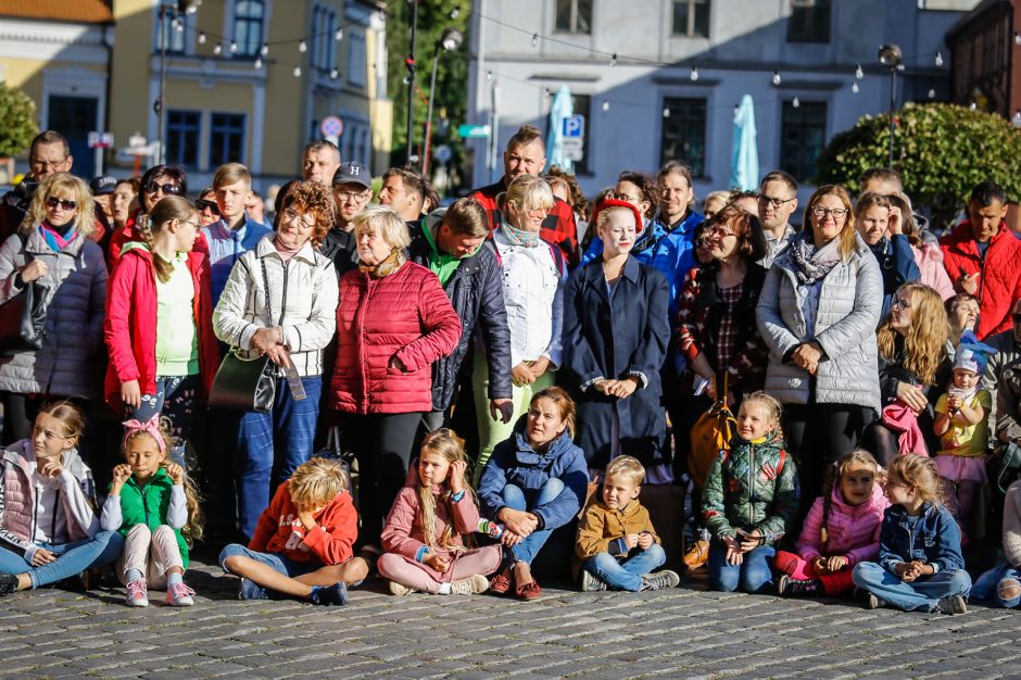 Teatro aikštę okupavo menininkai iš užsienio 