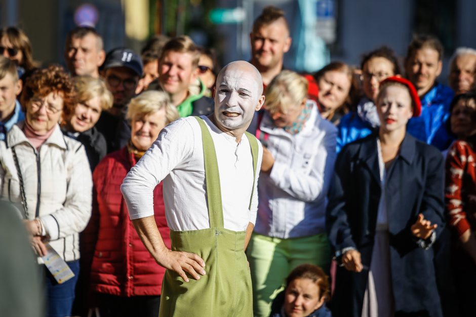 Teatro aikštę okupavo menininkai iš užsienio 