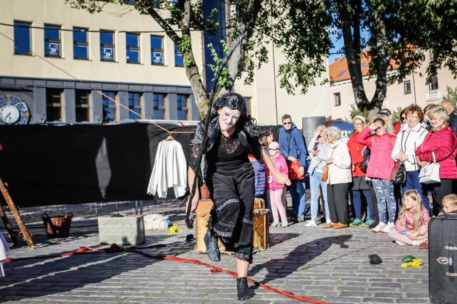 Teatro aikštę okupavo menininkai iš užsienio 