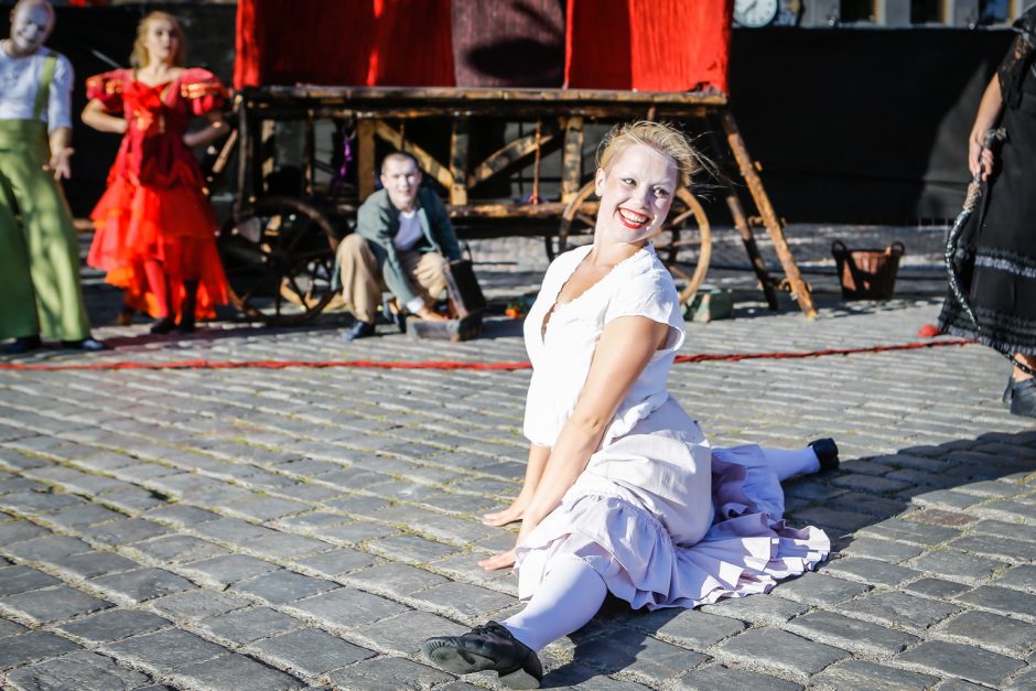 Teatro aikštę okupavo menininkai iš užsienio 