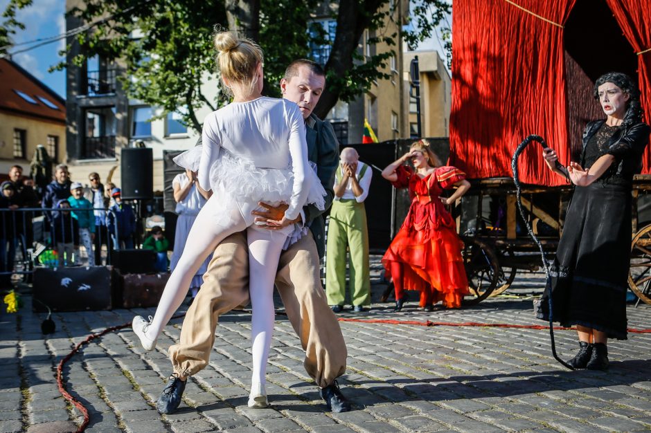 Teatro aikštę okupavo menininkai iš užsienio 