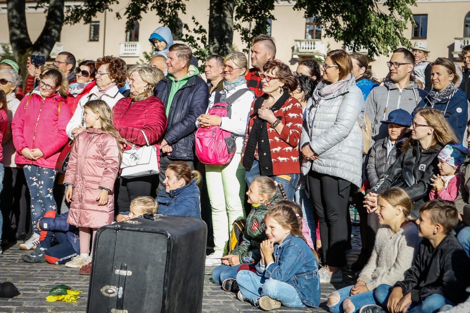 Teatro aikštę okupavo menininkai iš užsienio 