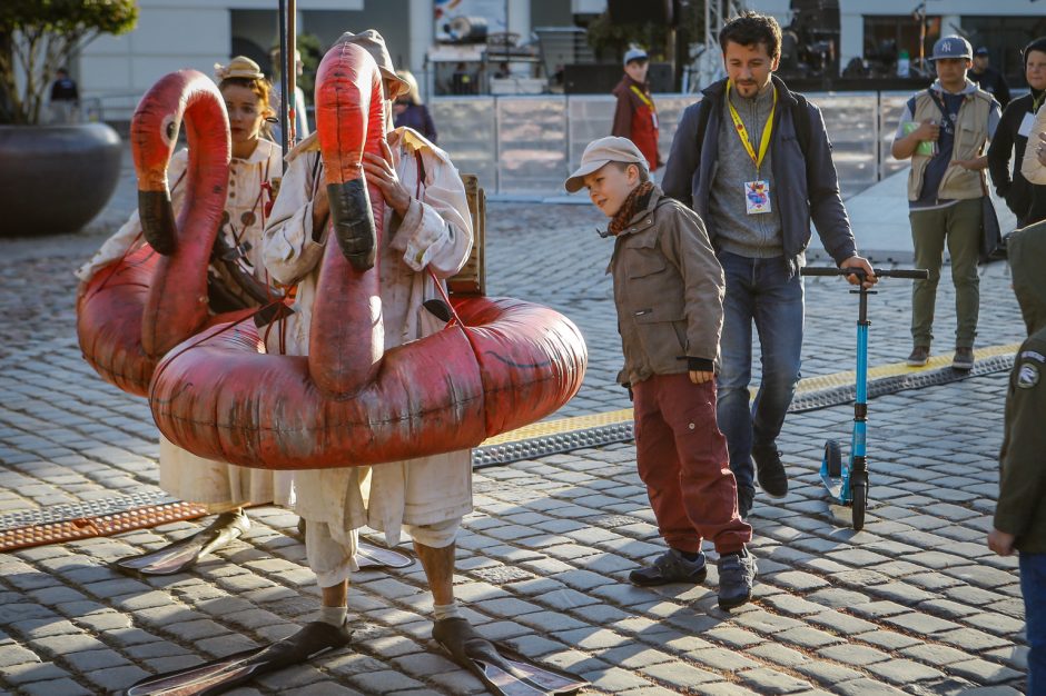 Teatro aikštę okupavo menininkai iš užsienio 