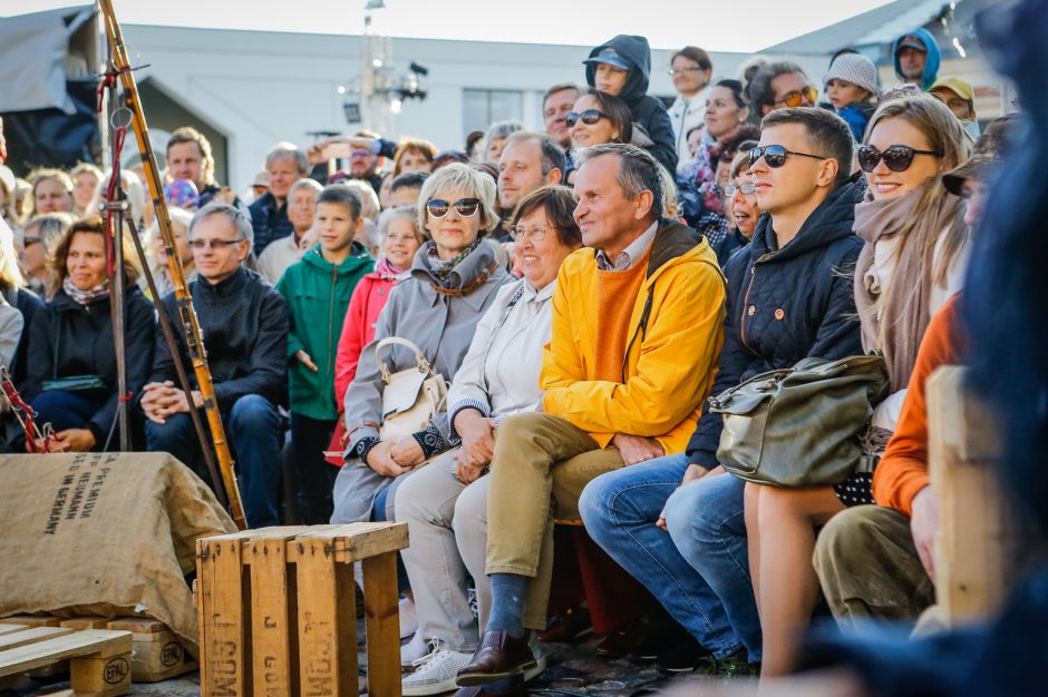 Teatro aikštę okupavo menininkai iš užsienio 