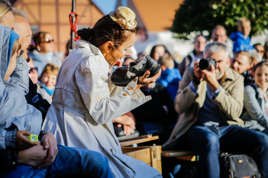 Teatro aikštę okupavo menininkai iš užsienio 