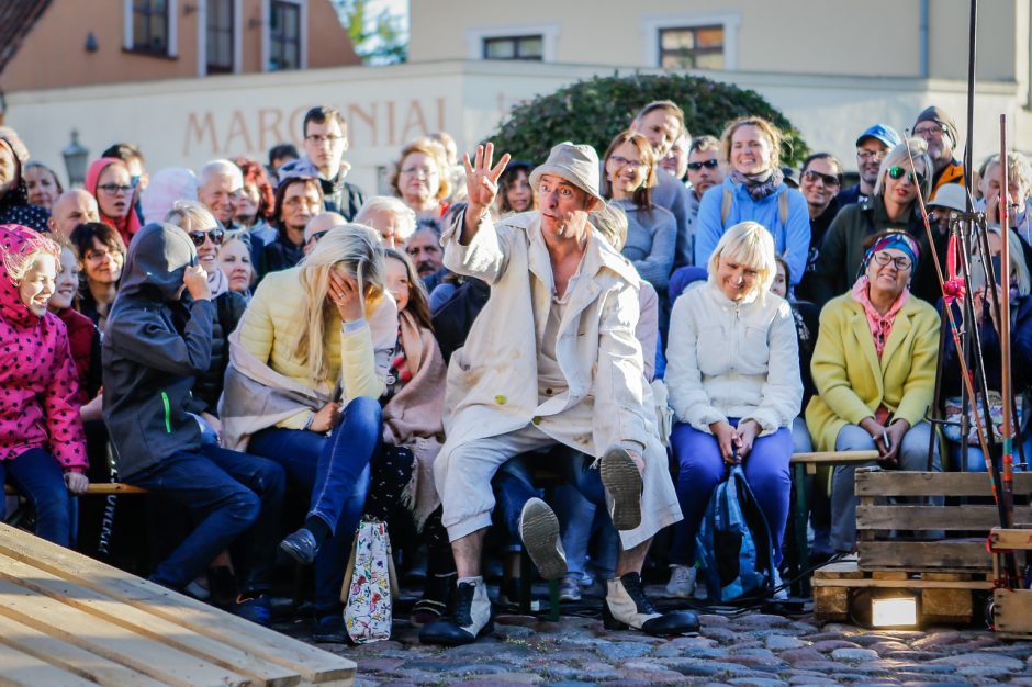 Teatro aikštę okupavo menininkai iš užsienio 