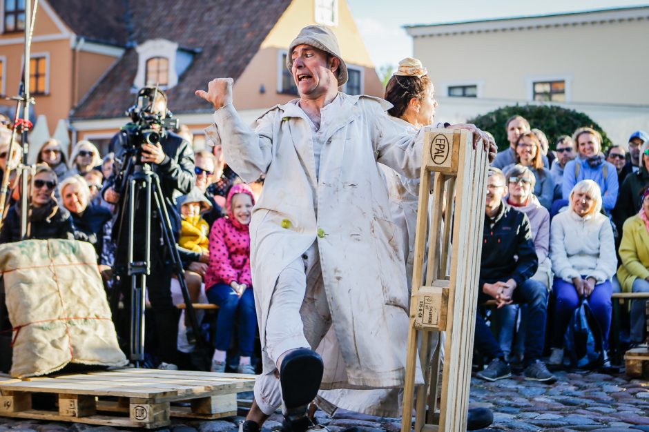 Teatro aikštę okupavo menininkai iš užsienio 