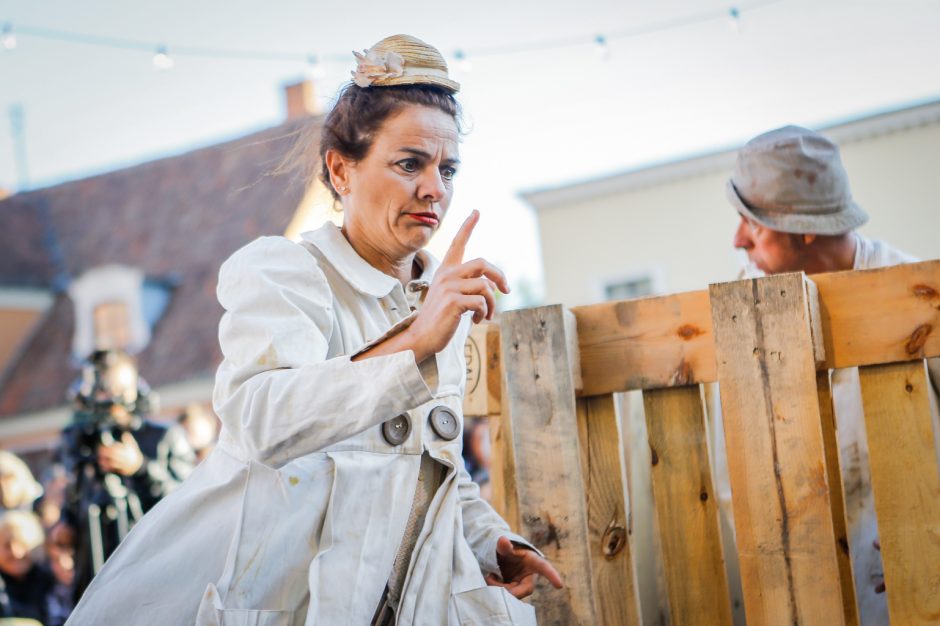 Teatro aikštę okupavo menininkai iš užsienio 