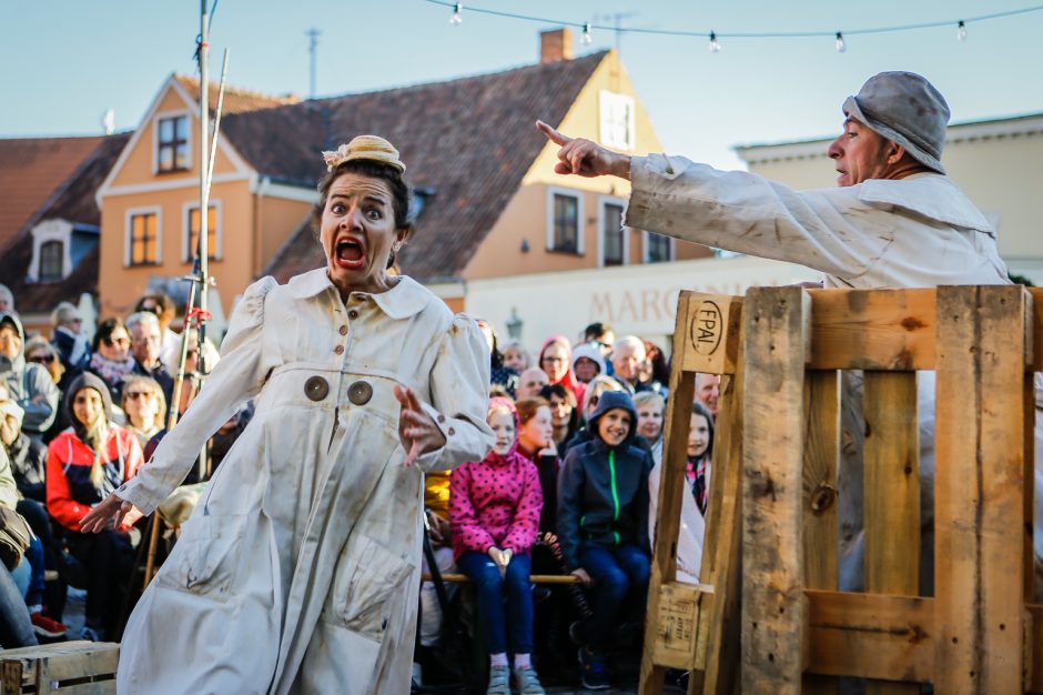 Teatro aikštę okupavo menininkai iš užsienio 