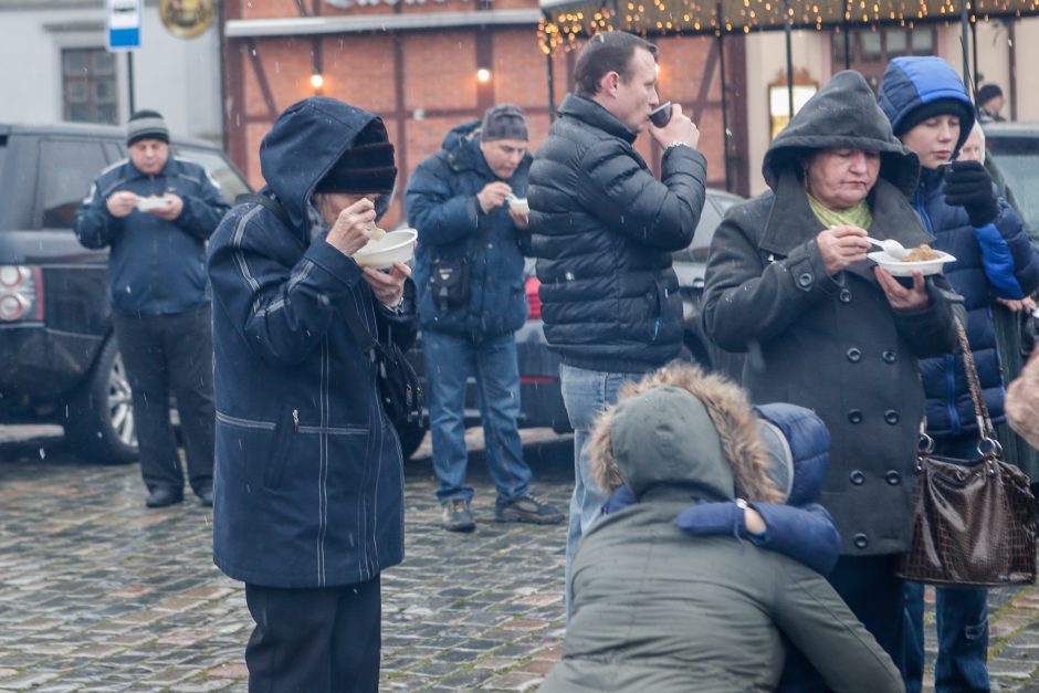 Prie Klaipėdos eglutės kvepėjo žuviene ir koše