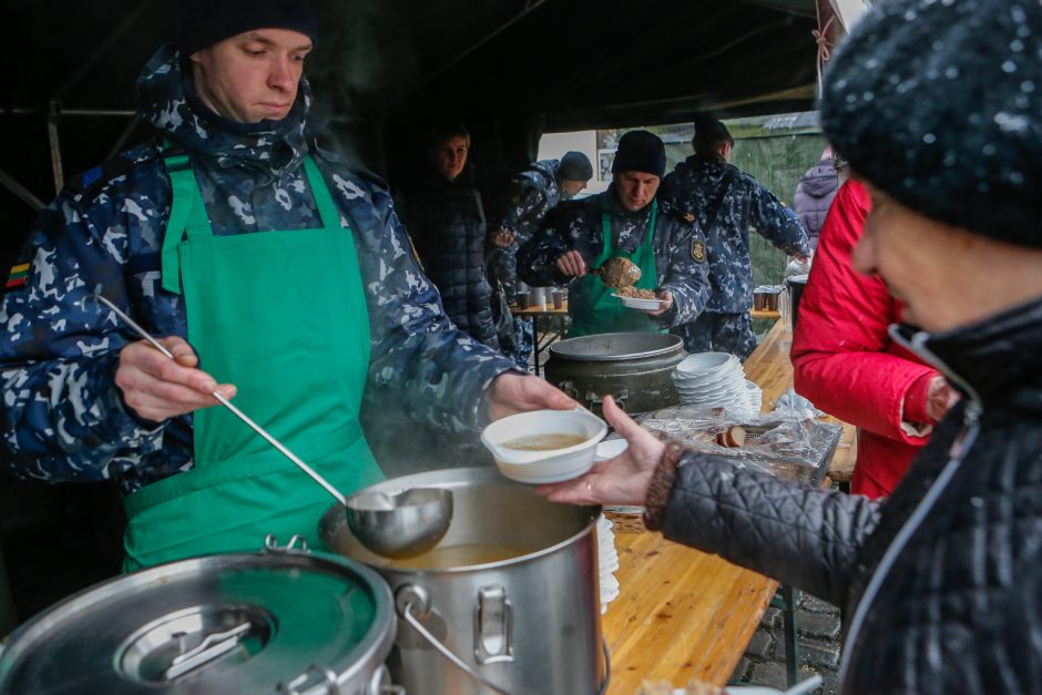 Prie Klaipėdos eglutės kvepėjo žuviene ir koše