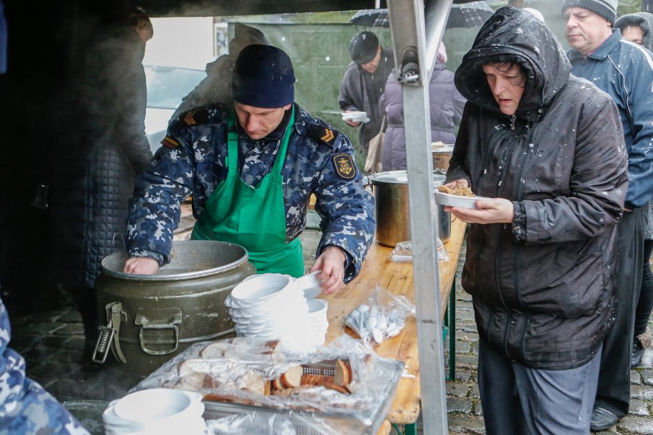 Prie Klaipėdos eglutės kvepėjo žuviene ir koše