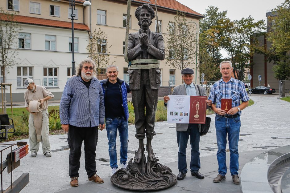 Klaipėdoje iškilo paminklas Vydūnui