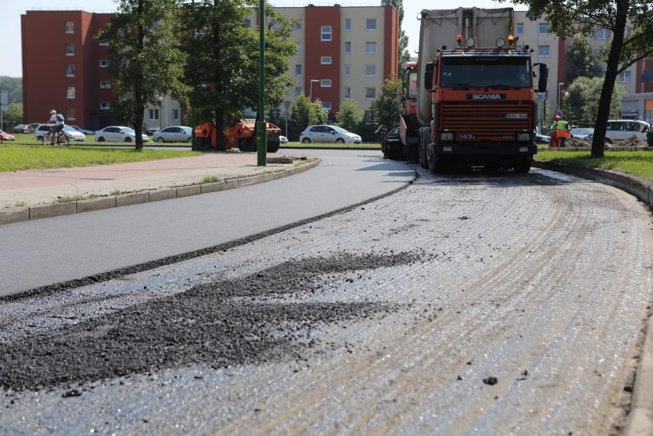 Dėl spūsčių autobusai vėlavo valandą