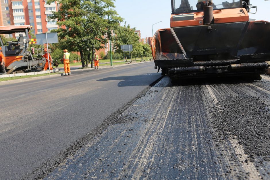 Dėl spūsčių autobusai vėlavo valandą