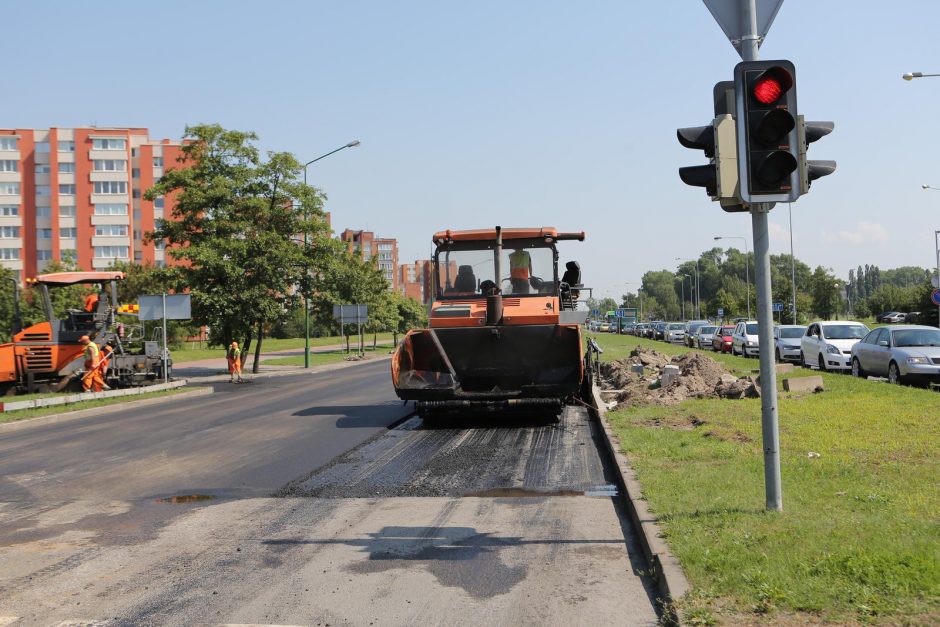 Dėl spūsčių autobusai vėlavo valandą