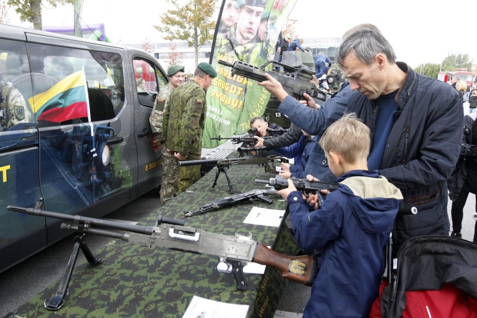 „Švyturio“ arenoje šurmuliavo sporto ir būrelių mugė