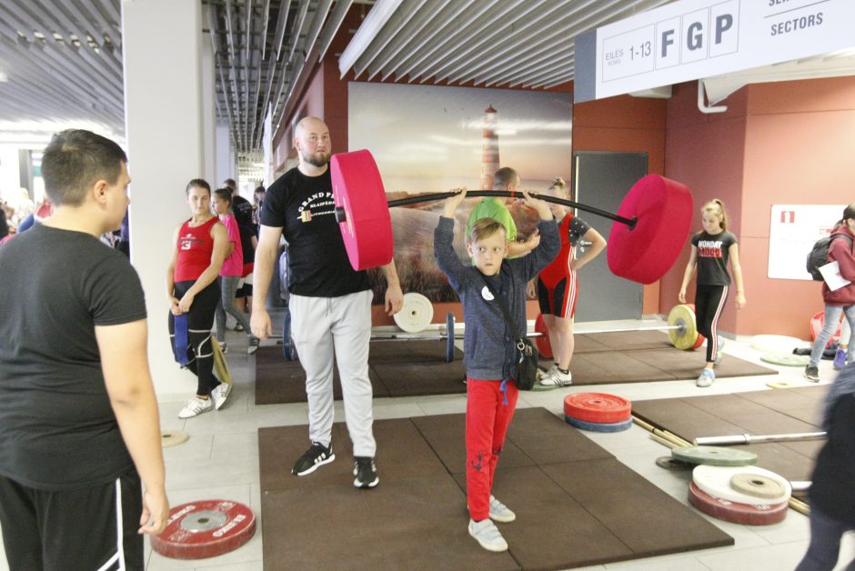 „Švyturio“ arenoje šurmuliavo sporto ir būrelių mugė