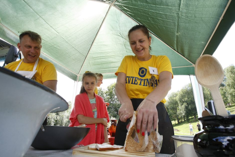 Gargžduose pakvipo cepelinais – vyksta virimo čempionatas