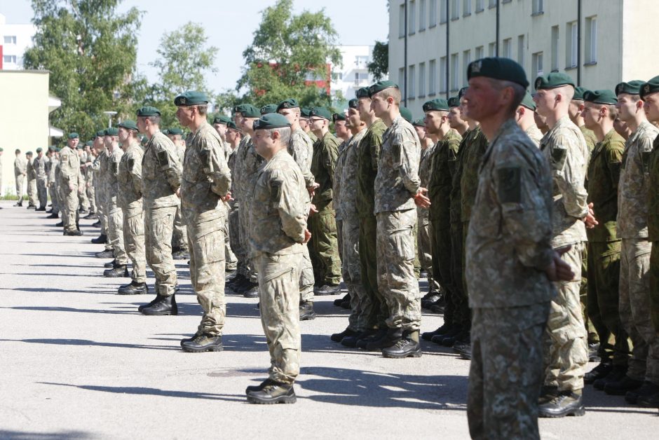 Klaipėdos Dragūnų batalione – vadų pasikeitimas ir šauktinių išlydėtuvės