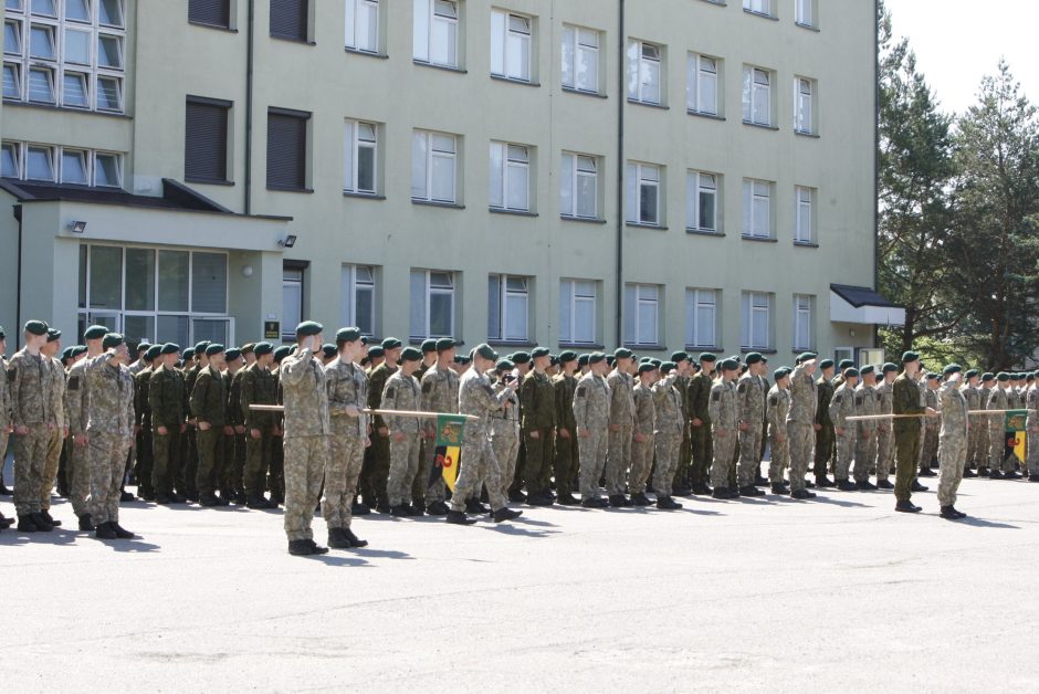 Klaipėdos Dragūnų batalione – vadų pasikeitimas ir šauktinių išlydėtuvės