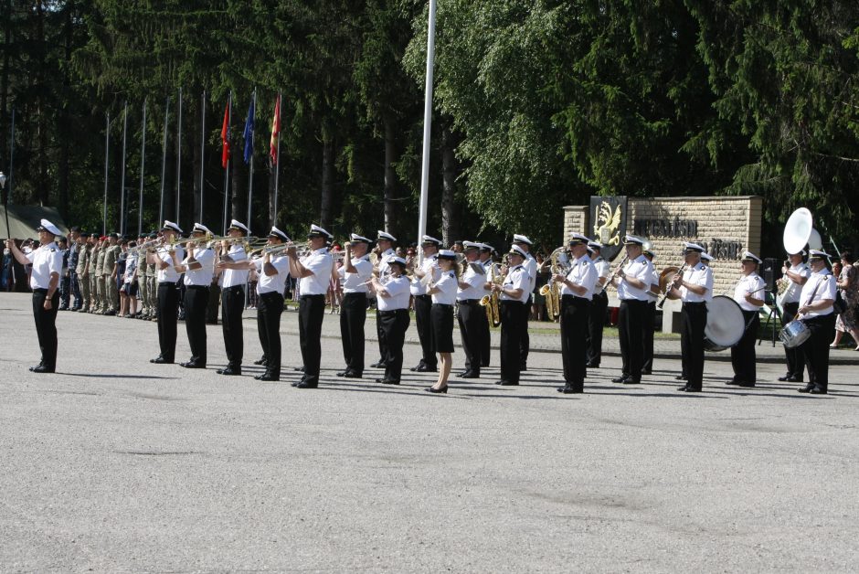 Klaipėdos Dragūnų batalione – vadų pasikeitimas ir šauktinių išlydėtuvės