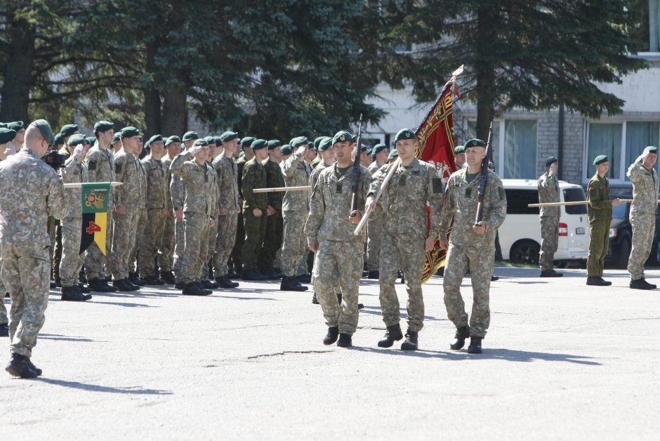 Klaipėdos Dragūnų batalione – vadų pasikeitimas ir šauktinių išlydėtuvės