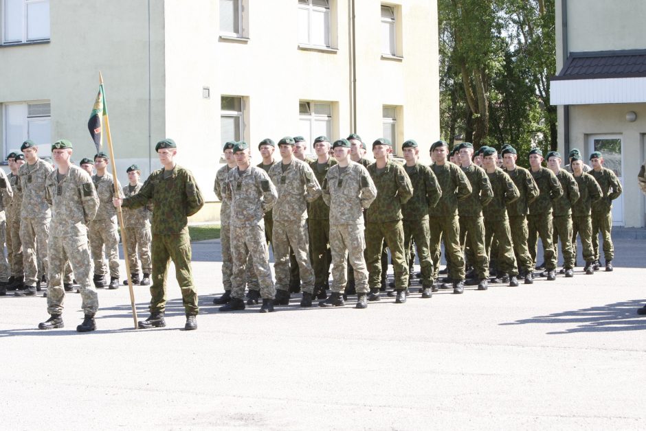 Klaipėdos Dragūnų batalione – vadų pasikeitimas ir šauktinių išlydėtuvės